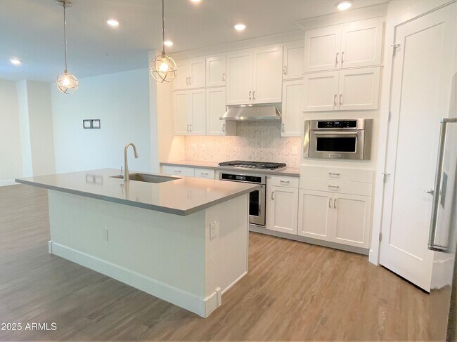 Building Photo - 3855 S McQueen Rd