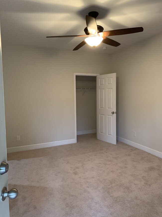 Building Photo - 2562 Sibley Dr