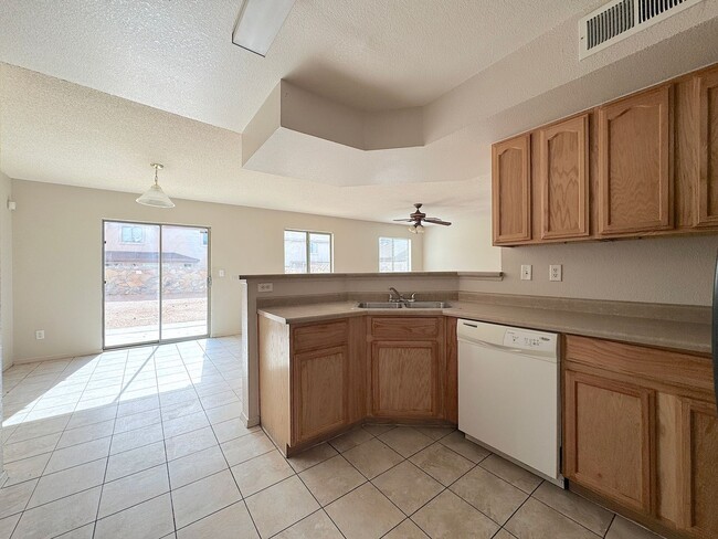 Building Photo - East El Paso 4 bed Refrig A/C w/Loft!