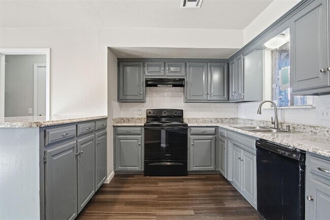 Building Photo - 11317 N Florida Ave