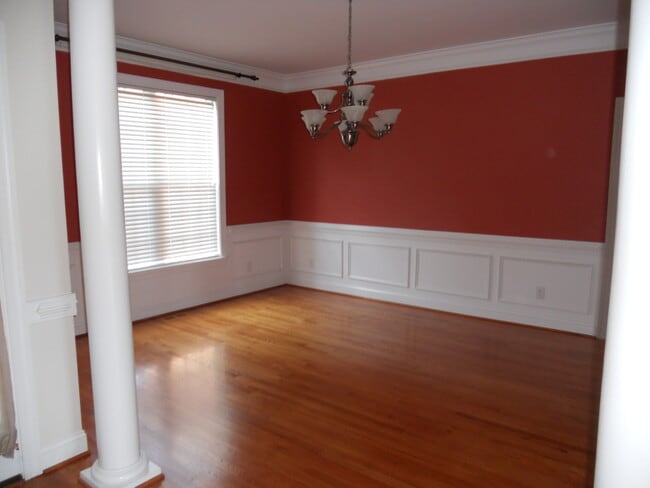 Building Photo - 409 Pointe Dr