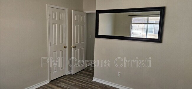 Building Photo - 7806 Jim Wells Dr
