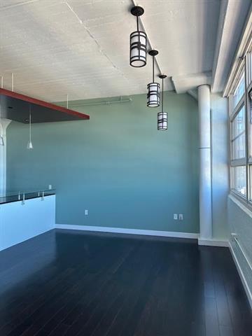 Building Photo - 2600 W 7th St