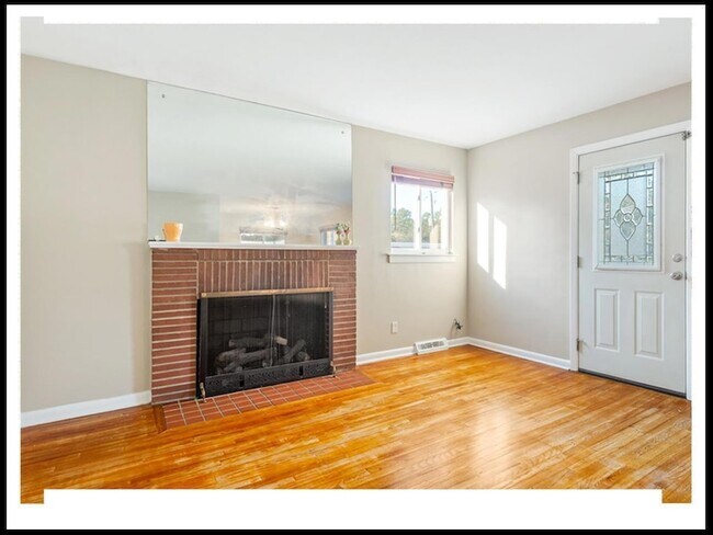 Building Photo - 112 E Lawson St