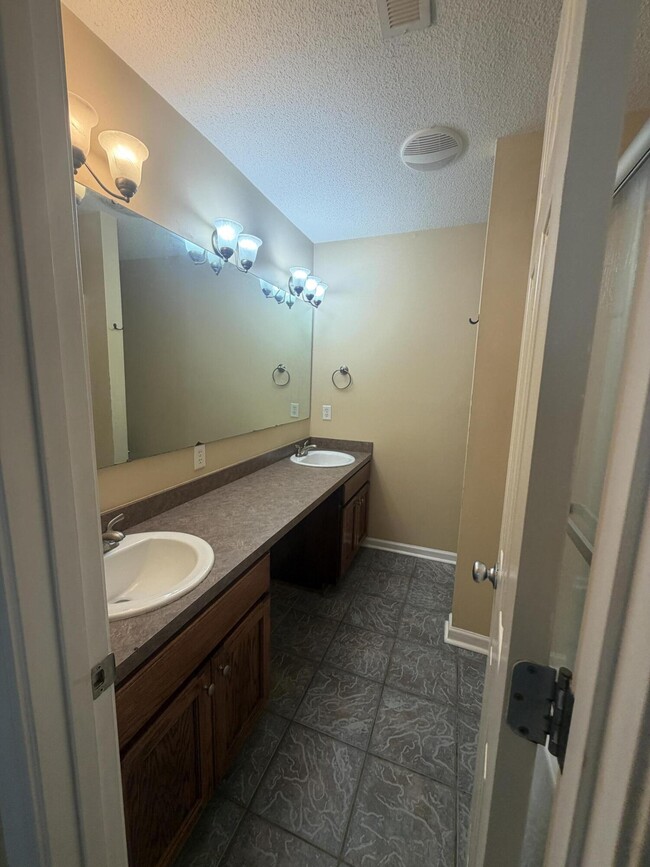 Building Photo - 30 Spanish Moss Cir