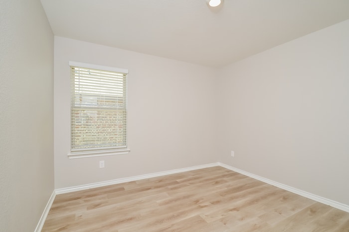 Building Photo - 904 Silver Maple Ln