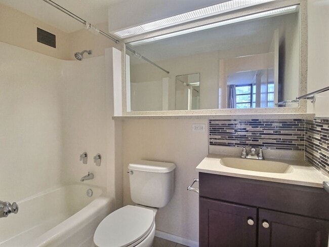 Building Photo - Cute 1 bedroom 1 bath with parking