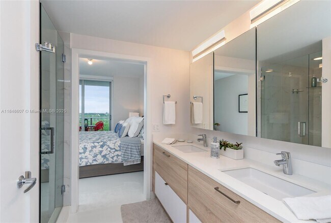Building Photo - 16385 Biscayne Blvd