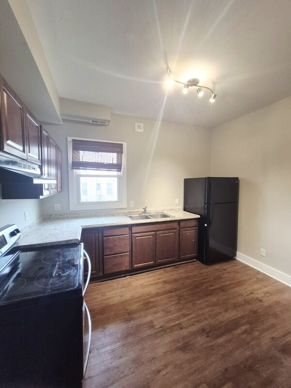 Building Photo - 1901 Fairmount Ave