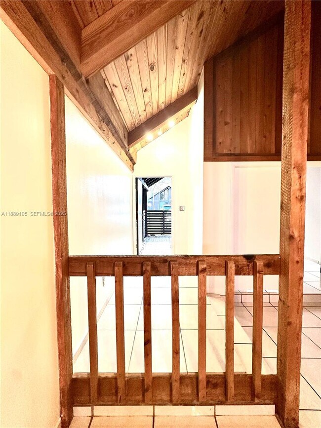 Building Photo - 497 N University Dr