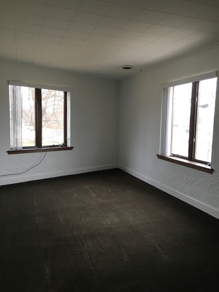 Studio - 4606 Old Grand Ave