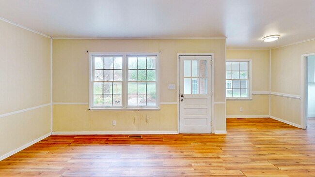 Building Photo - 6821 View Way Dr