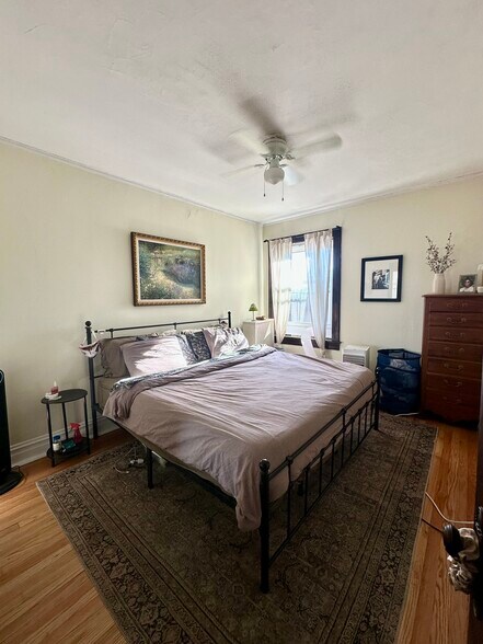 master bed w/ king - 4036 N Mozart St