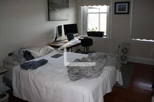 Building Photo - Great Brookline 4 Bed Apartment