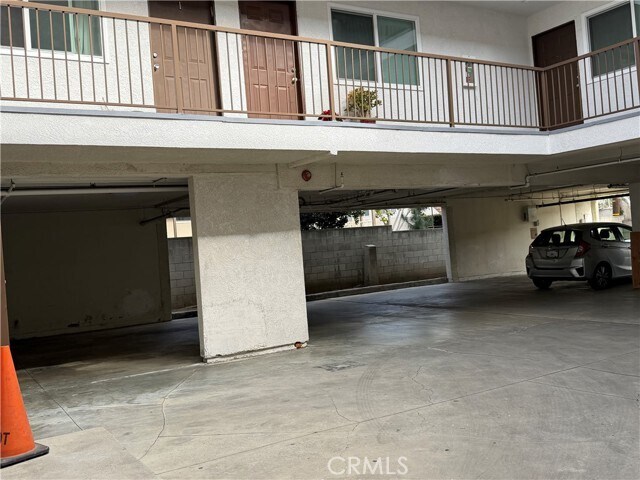 Building Photo - 1758 N Kingsley Dr