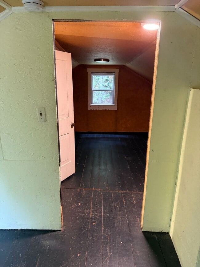 Building Photo - 150 Smith St