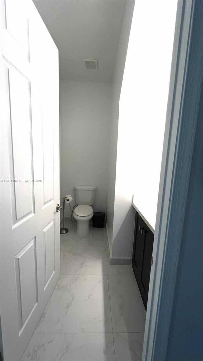 Building Photo - 6923 Julia Gardens Dr