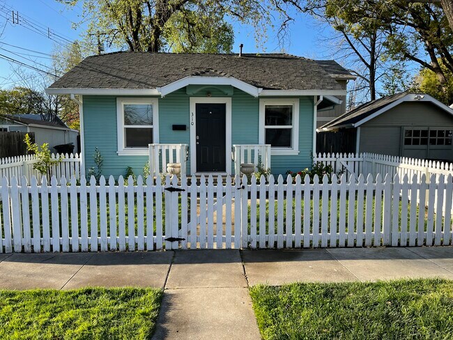 Charming fenced yard - 310 Cherry Ave
