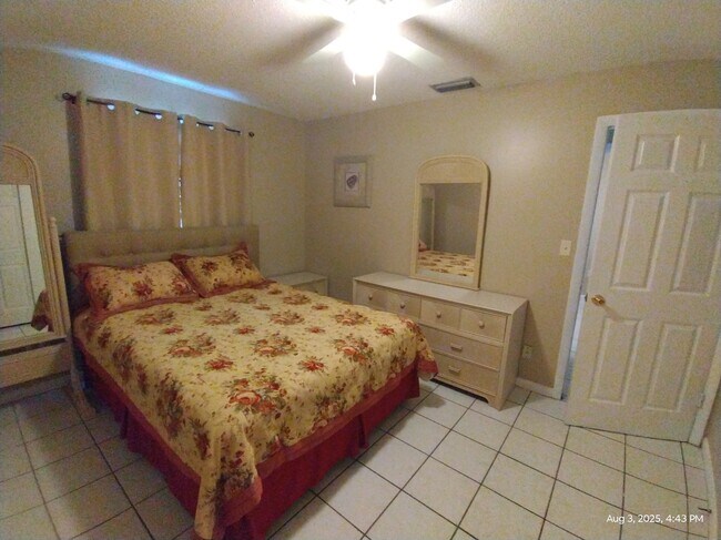 Building Photo - 8030 Orange Ave