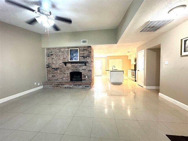 Building Photo - 423 Lee Dr