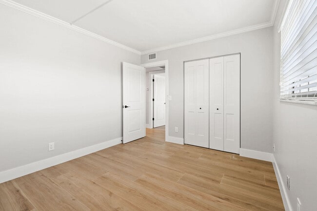 Building Photo - 324 Southwind Dr