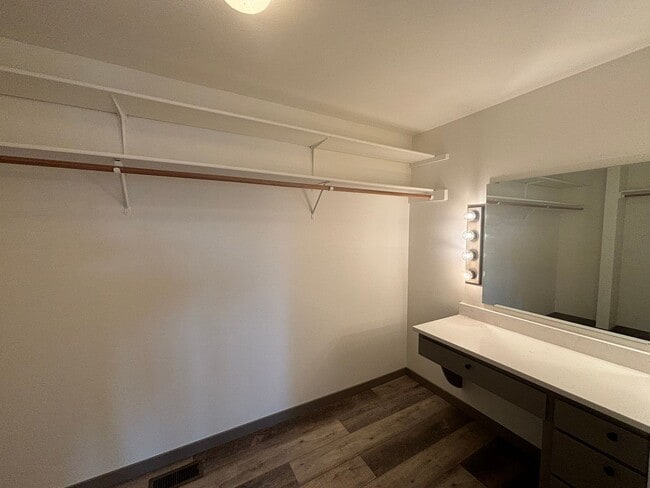 Building Photo - Remodeled Midtown Apartment (APP#244)