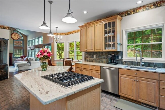 Building Photo - Private Pool, Fireplace & Endless Charm — Cross River, NY