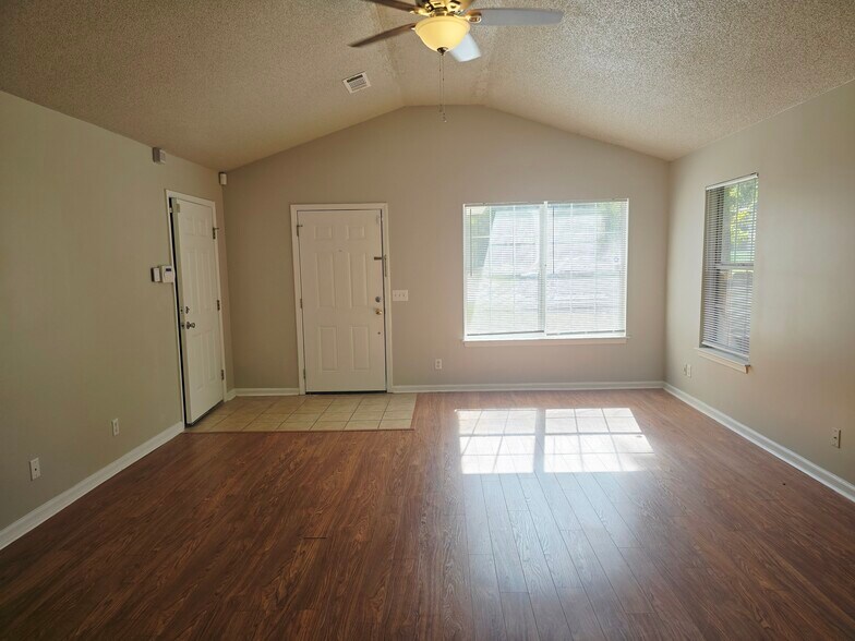 Building Photo - 200 E Mell St