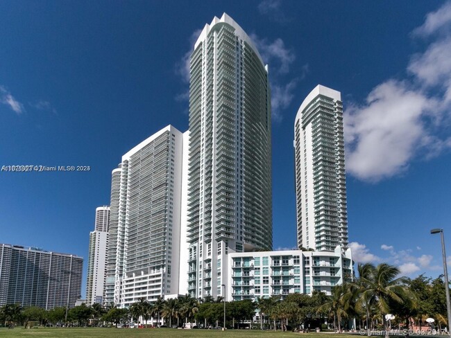 Building Photo - 1900 N Bayshore Dr