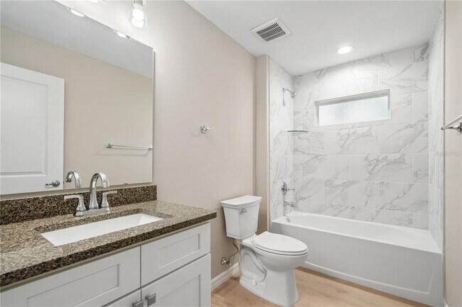 Building Photo - 519 SW 19th Ave