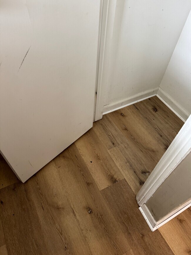 Building Photo - 829 Robinwood Dr