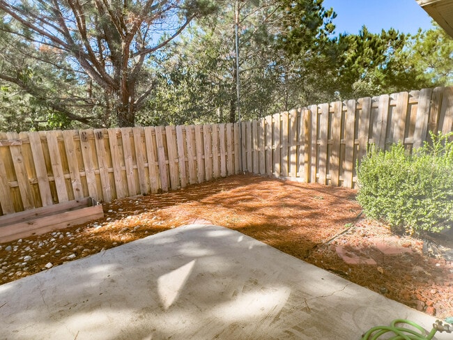 Building Photo - 843 Landing Dr