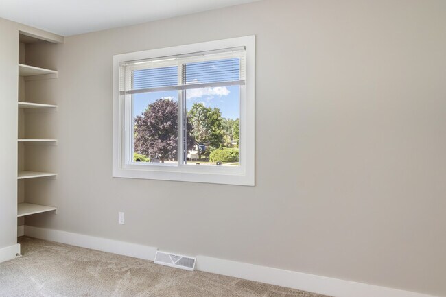 Building Photo - 533 Misty Meadow Blvd