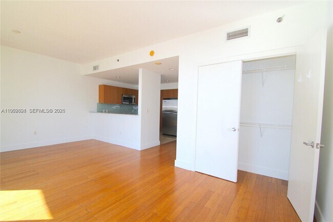 Building Photo - 1050 Brickell Ave