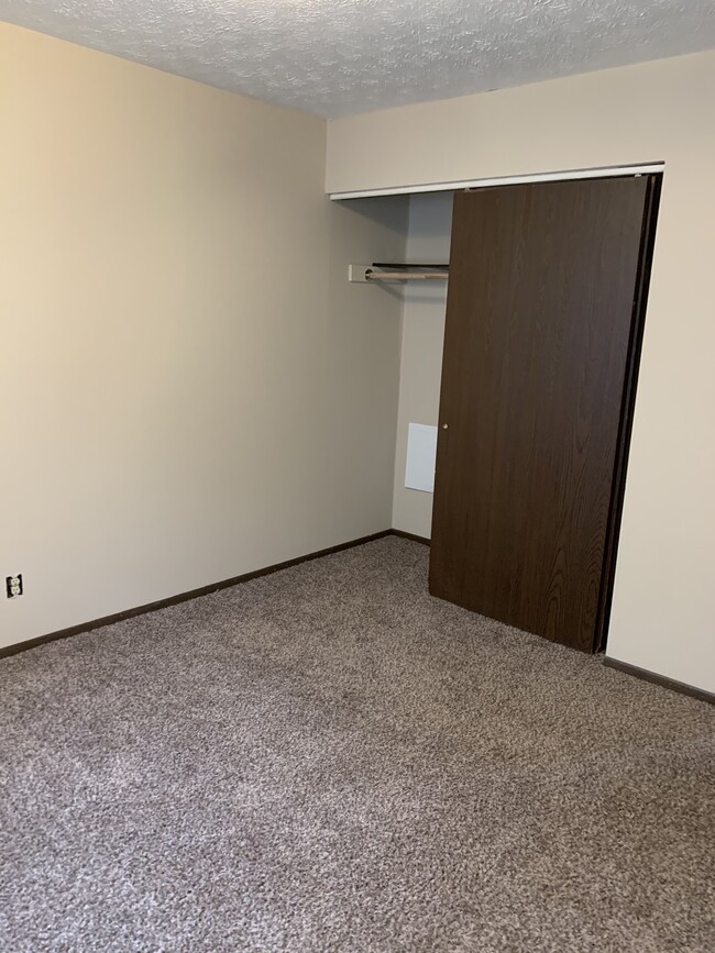 Building Photo - 1249 Green Valley Dr