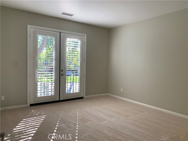 Building Photo - 79 City Stroll