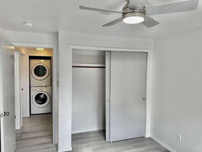 Building Photo - Newly Remodeled Top-Floor Duplex w/ Lake a...