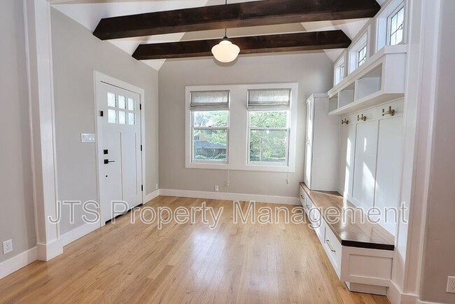Building Photo - 809 Figueroa St