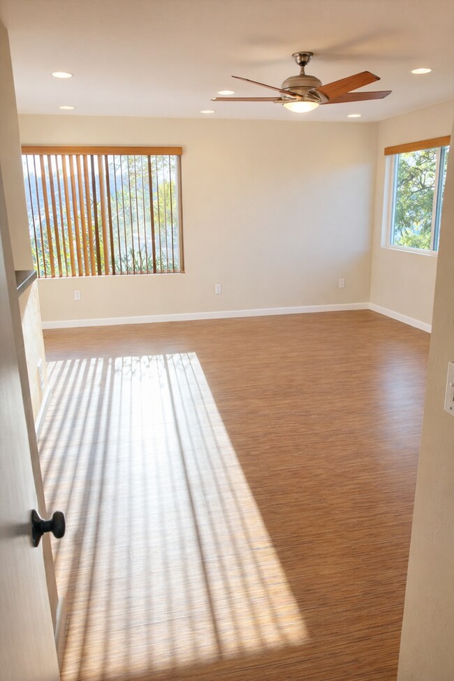 Building Photo - HILLCREST TRIPLEX