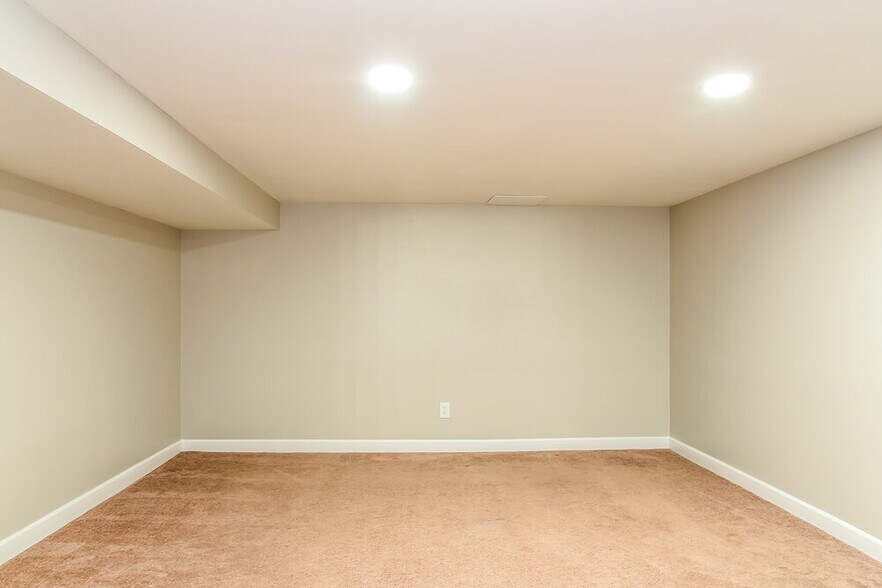 Building Photo - 433 Furman St