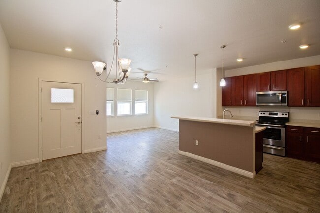 Building Photo - 3BD/2.5BA/Townhome with Private Patio and ...
