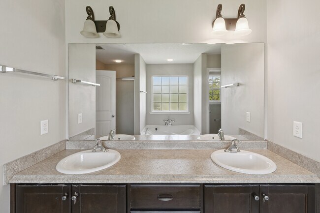 Building Photo - 608 Piedmont Ave