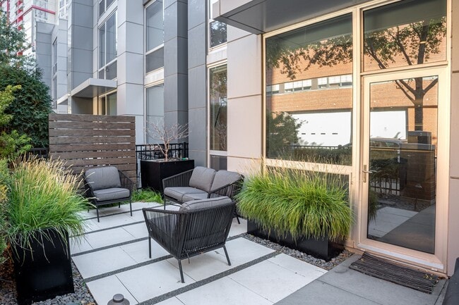 Building Photo - 1917 S Calumet Ave