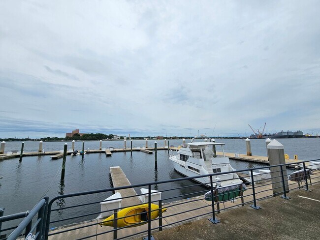 Building Photo - Downtown