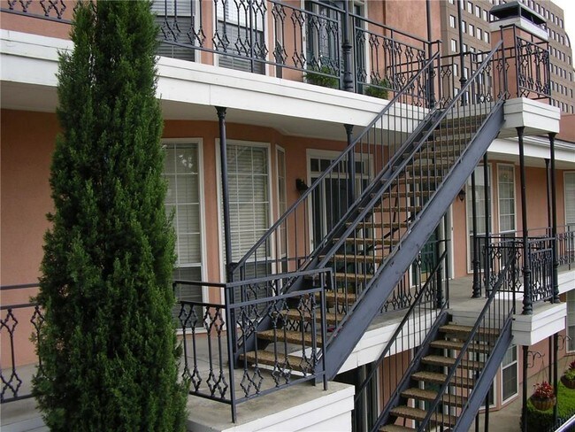 Building Photo - 3208 Cole Ave