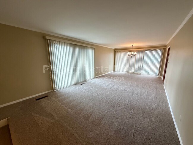 Building Photo - 2867 Monica Ct SW