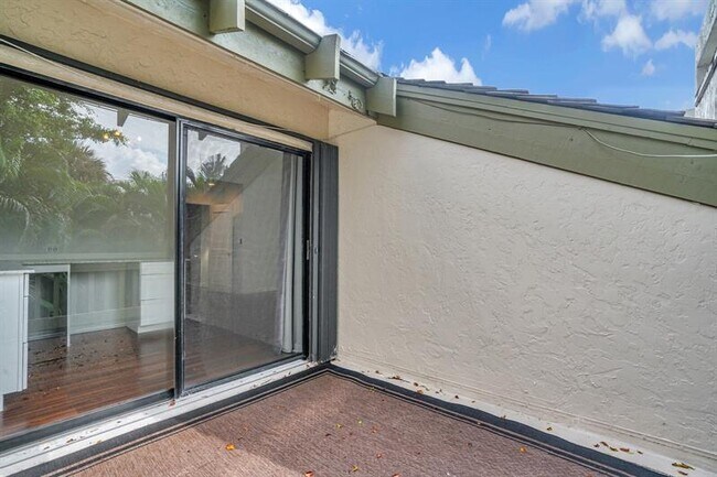 Building Photo - 6012 Glendale Dr