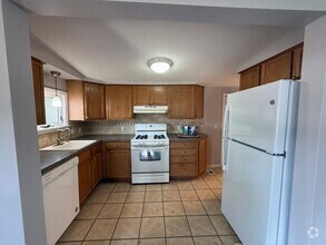 Building Photo - Charming 2-Bedroom Home in Godwin Heights ...
