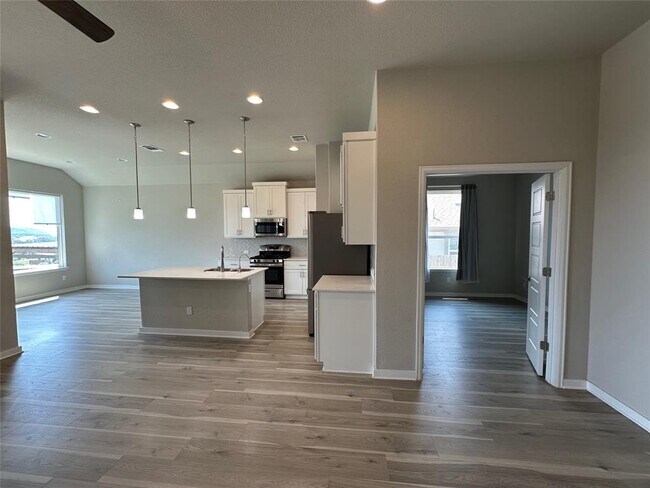 Building Photo - 441 Saturnia Dr