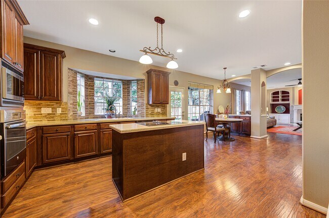 Building Photo - 3211 Hickory Grove Ln